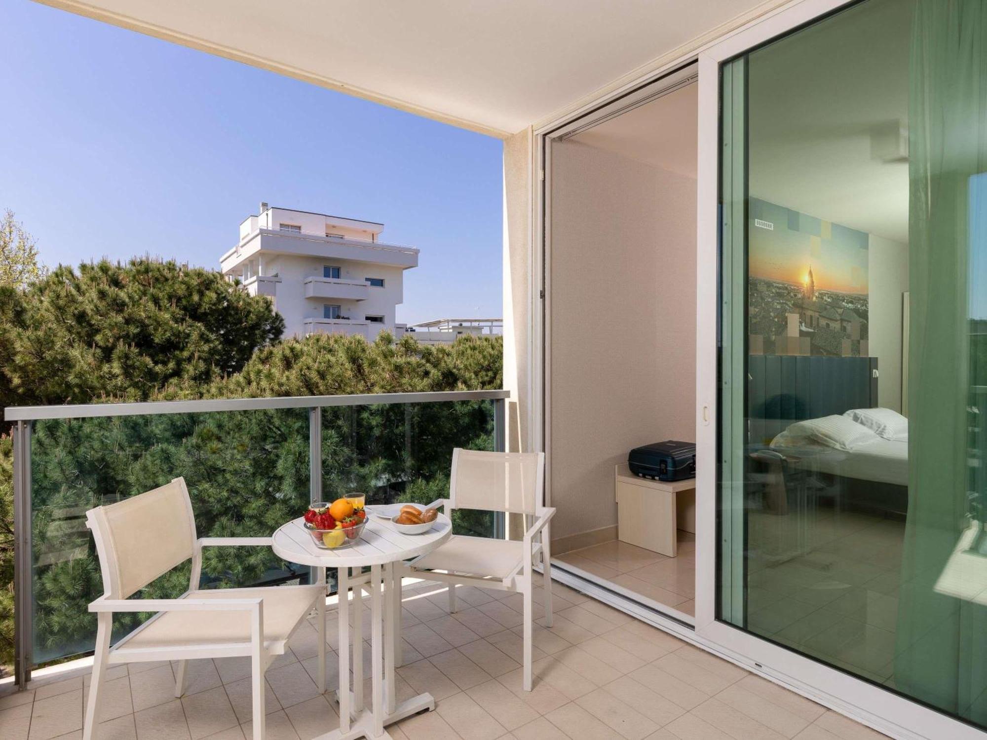 Mercure Hotel Rimini Artis Exteriör bild